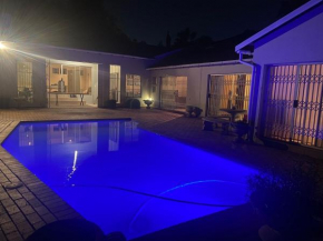 Solstice Manor, Huge 7 bedroom & 5 bathroom house